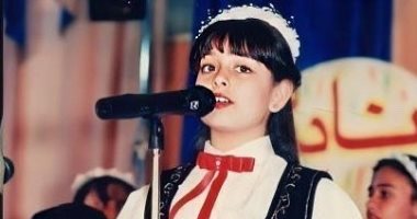 هبة مجدى تنشر صورة من 22 سنة لإظهار تشجيع والديها لها فى الطفولة