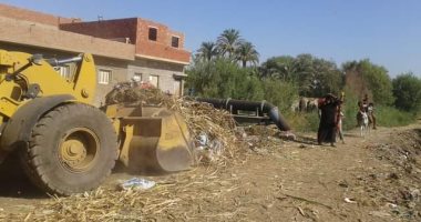 صور.. حملة نظافة مكبرة لرفع المخلفات الصلبة بمركز ومدينة ملوى فى المنيا