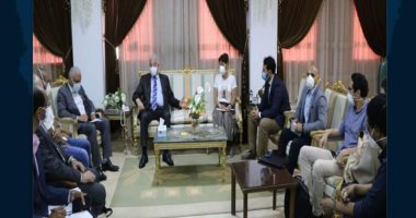 محافظ جنوب سيناء يلتقى وفد إشنايدر إلكتريك المتخصصة فى مجال الكهرباء