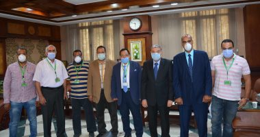 محافظ المنيا يبحث مع وفد الزراعة دعم القوافل البيطرية والندوات الإرشادية