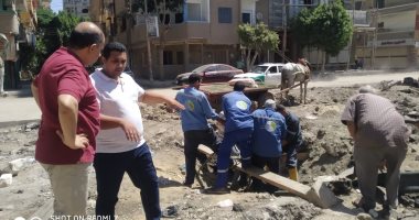 رئيس مياه الفيوم يتفقد موقع الهبوط الأرضى أمام محطة صرف صحى دلة.. صور
