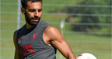 محمد صلاح فى أحدث ظهور له بتدريبات ليفربول ومشجع يدعوه لحضور حفل زفافه