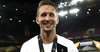 الهولندي دي يونج أفضل لاعب في نهائي الدوري الأوروبي