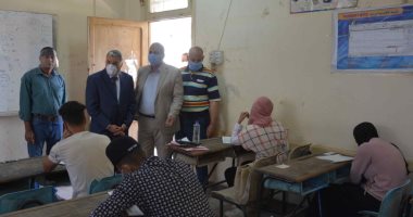 محافظ المنيا يتفقد عدد من لجان امتحانات الثانوية العامة للدور الثانى.. صور