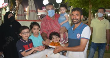 مشاهد متنوعة من أول يوم عمل لبائع التين فى مقر الزمالك بعد تعيينه.. فيديو وصور
