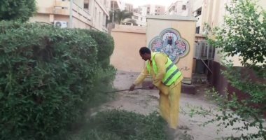 صور.. تكثيف أعمال النظافة ورفع مخلفات الأشجار بمنطقة أطلس فى أسوان
