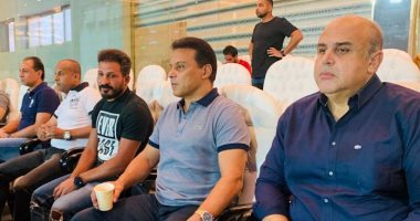 حسام البدرى وجهاز المنتخب يتابعون مباراة القمة من ستاد القاهرة