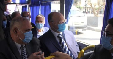 محافظ القاهرة يتفقد الأتوبيس المكيف الجديد بهيئة النقل العام.. صور