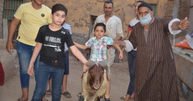 صور.. أقباط الأقصر يحتفلون بعيد صعود جسد السيدة العذراء بتقديم الذبائح والنذور