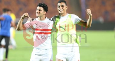 شاهد كيف احتفل لاعبو الزمالك داخل الملعب بالفوز الثلاثى أمام الأهلى