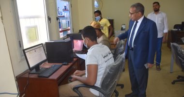 صور.. رئيس جامعة الأقصر يتابع عملية تنسيق طلاب الثانوية العامة لعام 2020
