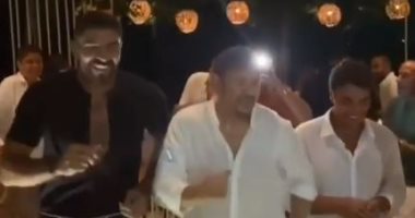 هشام عباس وخالد سليم وحميد الشاعرى يرقصون على أغنية "عينى".. فيديو