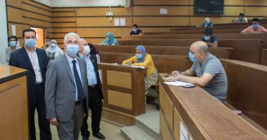 نائب رئيس جامعة طنطا يشيد بإجراءات امتحانات الدراسات العليا بكليتى الزراعة والحقوق