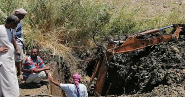 انتهاء أعمال إصلاح كسر خط مياه نصر النوبة بأسوان.. صور