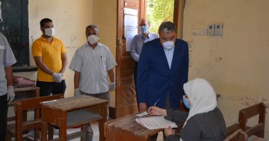 محافظ المنيا يتفقد المركز التكنولوجى ببني مزار لمتابعة استقبال طلبات التصالح 