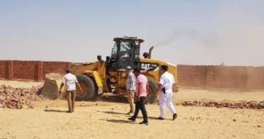 صور.. إزالة تعدى على 5 أفدنه بأرض زراعية بمدينة بلبيس بالشرقية