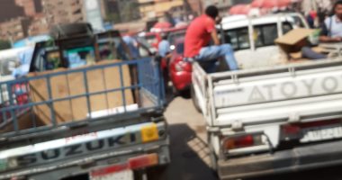 امسك مخالفة.. قارئ يشكو الزحام وانتشار الباعة والتكاتك فى المرج الجديدة
