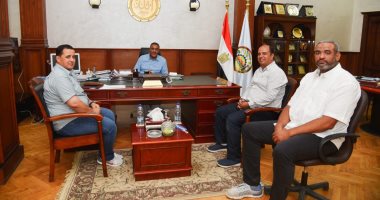 عرض تجهيزات إقامة نهائى دورى مراكز الشباب للصم وضعاف السمع على محافظ مطروح
