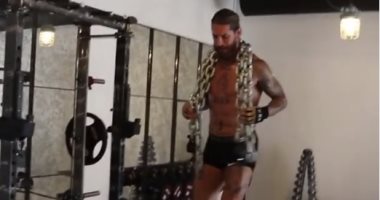 تدريبات قاسية لقائد ريال مدريد للحفاظ على فورمته قبل عودة الدورى الإسبانى