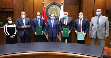 محافظ الوادى الجديد يوقع برتوكول توصيل الغاز الطبيعى للمنازل بحضور وزير البترول