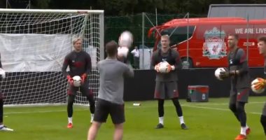 لعبة جديدة فى تدريبات ليفربول استعدادا للدورى الإنجليزى.. فيديو وصور