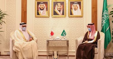 وزير خارجية السعودية يمنح نظيره البحرينى وشاح الملك عبدالعزيز من الدرجة الثانية..صور