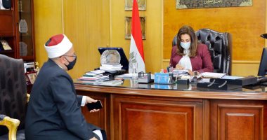 محافظ دمياط تناقش خطة مديرية الأوقاف استعدادًا لعودة صلاة الجمعة 