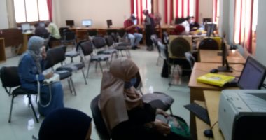 جامعة كفر الشيخ تواصل استقبال طلاب المرحلة الأولى بمعاملها لتسجيل رغباتهم.. صور