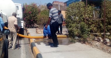 مجلس مدينة سفاجا يقوم بحملة تهذيب للأشجار بالطرق العامة بالمدينة.. صور