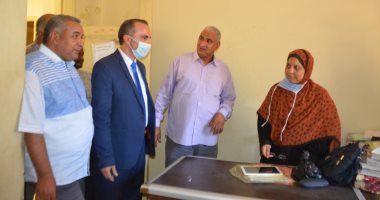 صور.. وكيل تضامن الأقصر يتفقد إدارة إسنا ويستمع لشكاوى المواطنين ويوجه بحلها