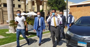 وزير التعليم العالى يتفقد مكتب التنسيق المركزى ويطمئن على تطبيق إجراءات الوقاية