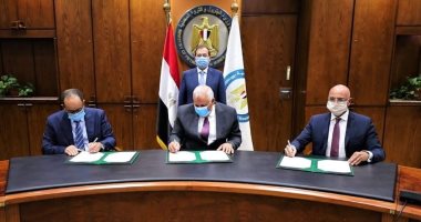 محافظ الوادى الجديد يوقع بروتوكول توصيل الغاز الطبيعى للمحافظة