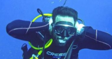 "كبوه وهتعدى".. أحمد فهمى يؤازر مؤمن زكريا بصورة من تحت البحر