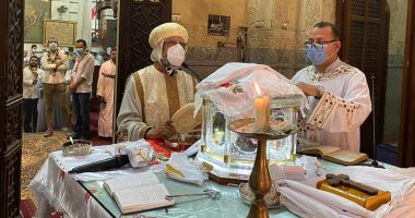 أول عيد ميلاد فى زمن كورونا.. الوباء يلقى بظلاله على فعاليات الاحتفالات.. الكنيسة القبطية الأرثوذكسية تلغى الحضور الشعبى وتقصر القداسات على الكهنة والشمامسة.. وإيبارشيات بعدد محدود من الشعب والرهبان فقط للأديرة