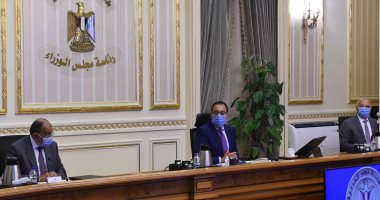صور.. الحكومة: تطوير نظم التحكم لـ 1120 مزلقانا   