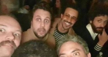 فتحى عبد الوهاب بيقلش على أحمد داود بسبب ضحكته: "غريب أوى"