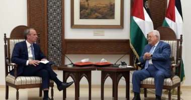 وزير خارجية بريطانيا يلتقى محمود عباس فى مستهل زيارته للأراضى المحتلة.. صور