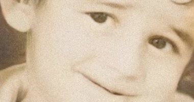 فى عيد ميلاده الـ 41.. اعرف مين النجم دا فى مرحلة الطفولة
