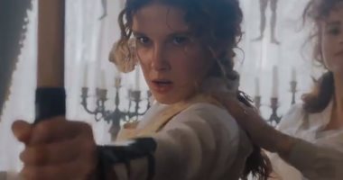 ميلى بوبى براون تقود مهمة البحث عن والدتها المختفية في فيلم Enola Holmes
