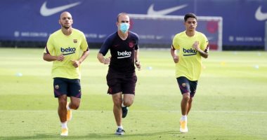 بدلاء برشلونة يشاركون فى تدريبات بدنية استعدادا للموسم الجديد.. صور 
