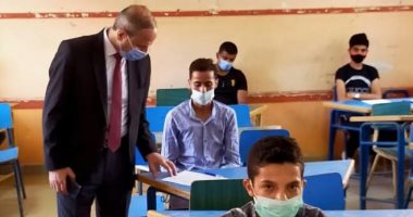  وكيل تعليم الفيوم يتفقد اختبار القدرات لطلاب الصف الأول الثانوي الفني