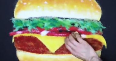بشير سلطانى .. فنان أفغانستانى يبدع فى رسم اللوحات بـ "الملح" × 5 صور