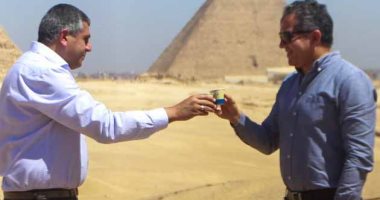 أحلى فنجان قهوة عند الهرم.. أمين منظمة السياحة العالمية أمام إعجاز الحضارة المصرية .. ألبوم صور 