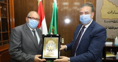 نائب رئيس هيئة الكبارى يناقش مع محافظ المنوفيه الخطة العاجلة لرصف الطرق..صور