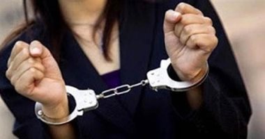 ضبط سيدتين لسرقة رواد مكاتب البريد بمصر القديمة
