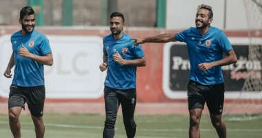كواليس مران الأهلي.. ضحك كهربا مع صالح.. وفايلر يخطف الأنظار بـ"السبورة".. صور