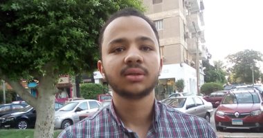 صور.. قصة كفاح أحمد طالب الثانوى بالمنيا.. عمل للإنفاق على أسرته ودراسته