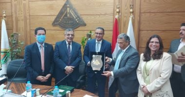 مجلس جامعة بنها خلال تكريم عميد هندسة شبرا: قاد مهمة إدارة الكلية بنجاح واقتدار