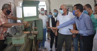 محافظ الوادى الجديد يوجه بإستغلال ورش التضامن في تأثيث منازل القري النموذجية