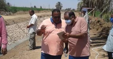مدير صيانه المجارى المائية يتفقد أعمال تأهيل الترع في أسوان.. صور
